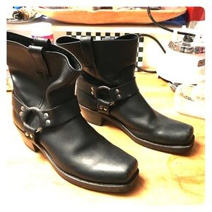 Frye Low Womens Harness 8R boots